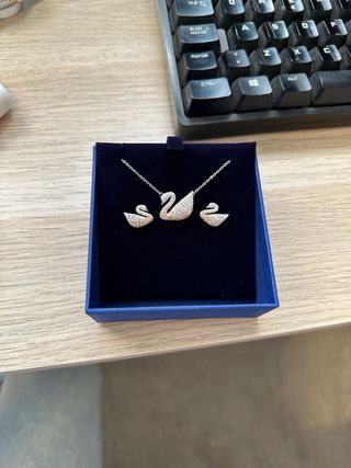 conjunto swan swarovski