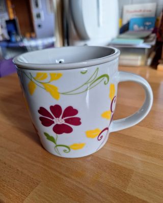 Tazza ceramica con filtro per te-tisane