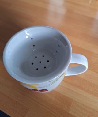 Tazza ceramica con filtro per te-tisane