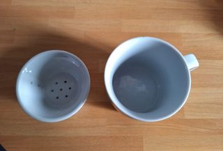 Tazza ceramica con filtro per te-tisane