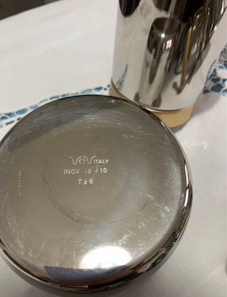 caffettiera acciaio e oro da 6 tazze