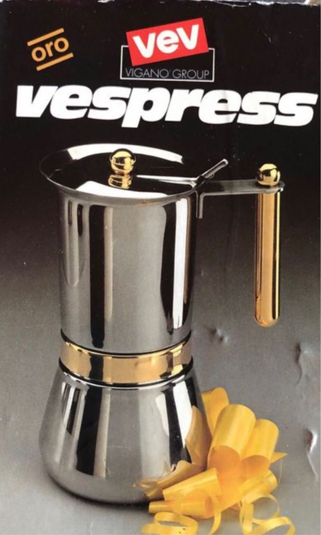 caffettiera acciaio e oro da 6 tazze 