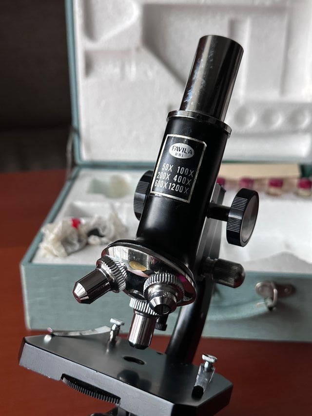 Microscopio óptica Favila B.B.I. vintage
