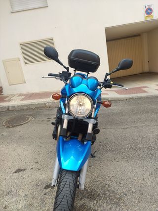 Moto Suzuki