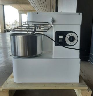 AMASADORA ESPIARAL 5KG DE MASA TOTALES