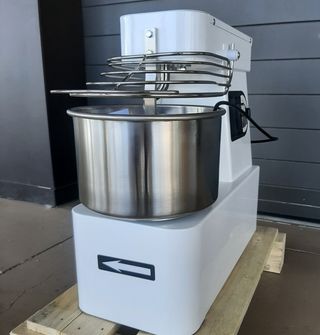 AMASADORA ESPIARAL 5KG DE MASA TOTALES