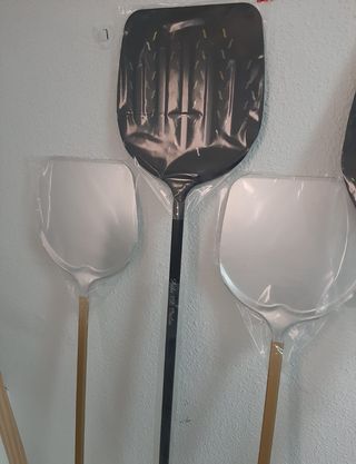 PALA PARA PIZZA PERFORADA- CARBON DE ALTA CALIDAD