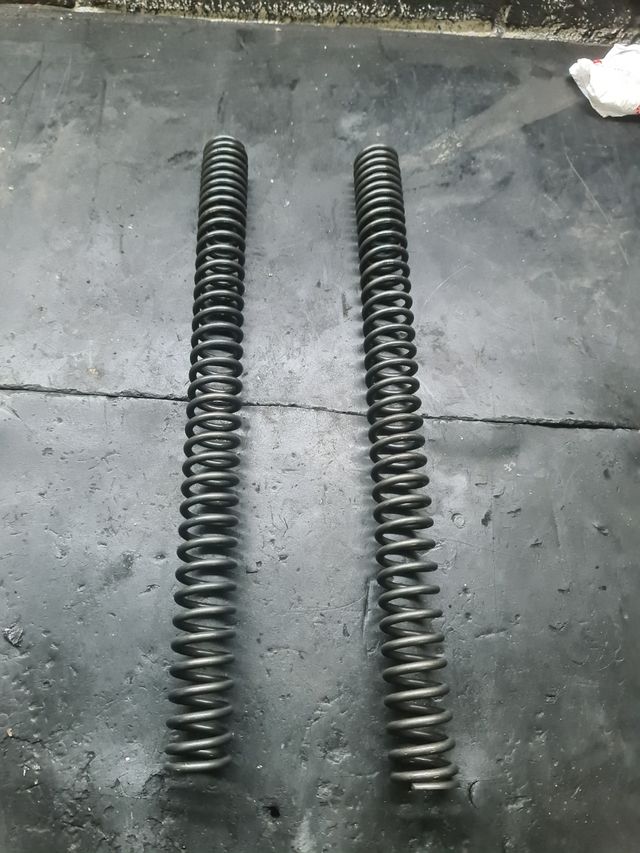 Muelles + botellas Suzuki V Strom