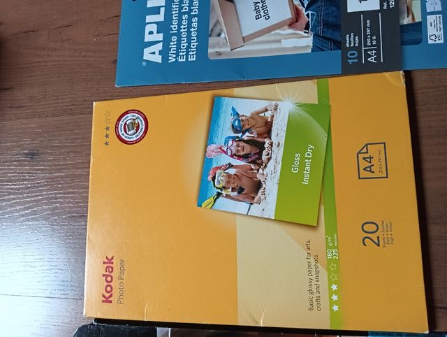 Papel fotográfico y hojas adhesivas