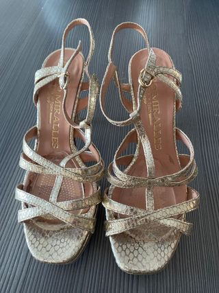 Sandalias doradas