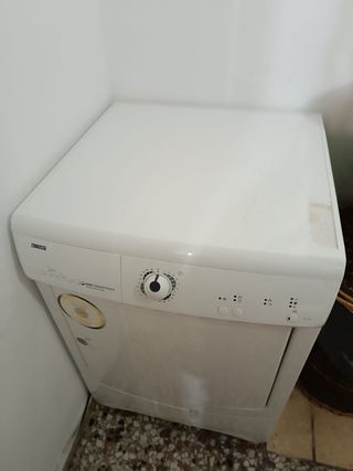 Vendo secadora Zanussi ZTK 125
