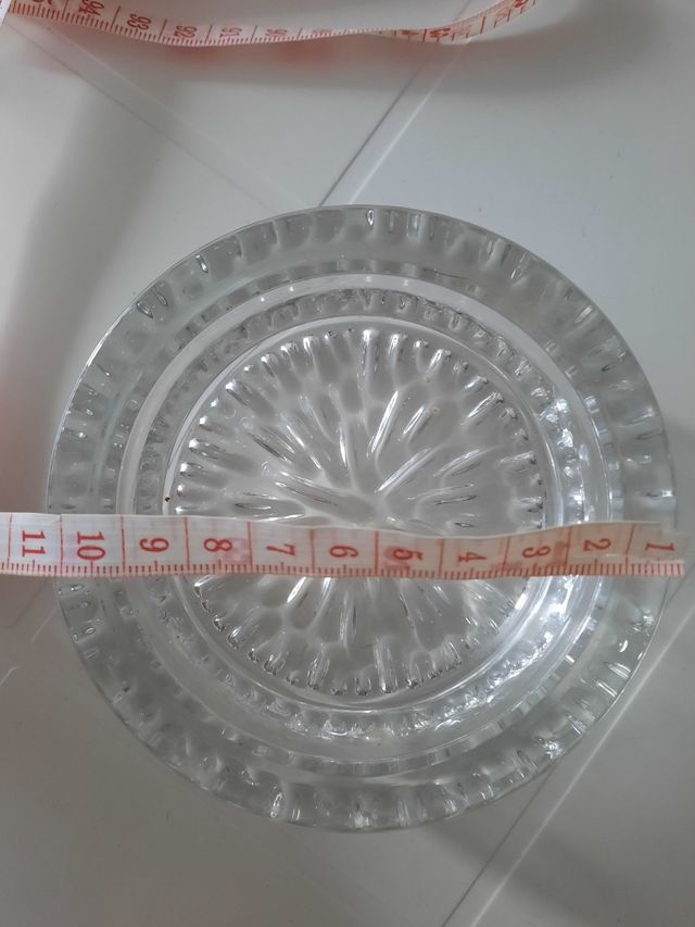 Posacere rotondo in cristallo nuovo