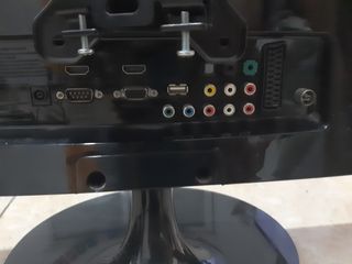 Tele LG pequeña con rack