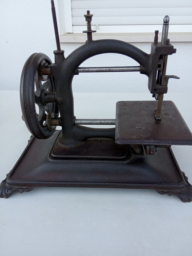 MACCHINA DA CUCIRE SECOLO XIX