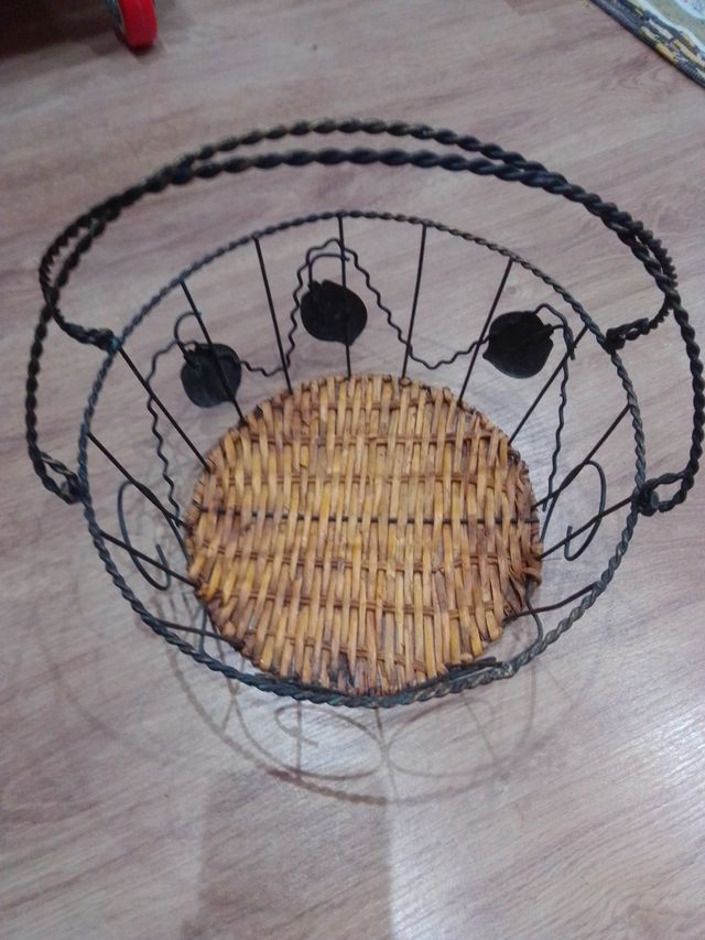 Frutero metálico mimbre forja