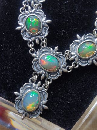 Collar de plata con ópalo