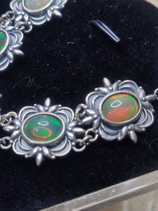 Collar de plata con ópalo