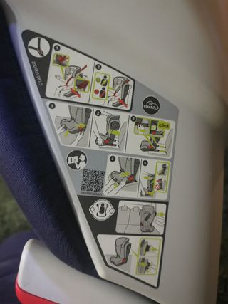 Silla romer para coche con isofix.