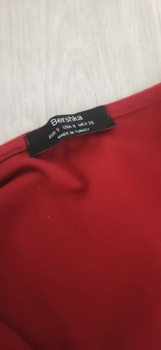 Mono corto rojo