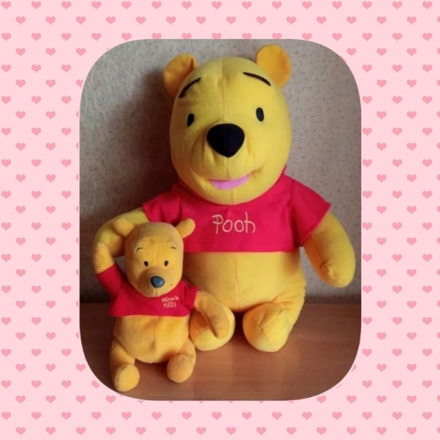 Dos peluches Winnie the Pooh