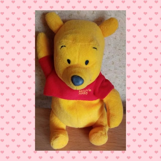 Dos peluches Winnie the Pooh