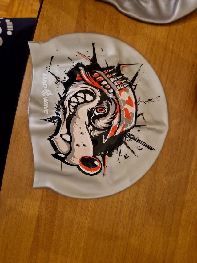 Cuffia con lupo da nuoto in silicone