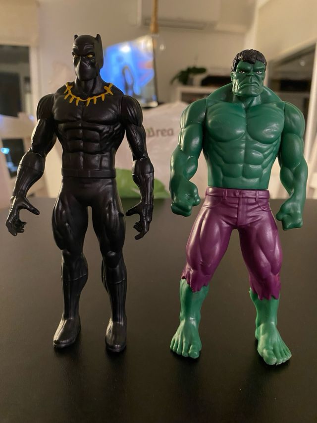 Figuras de superheroes. 14 cm. Hulk y Blackpanter.
