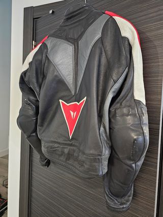 Mono cuero desmontable Dainese