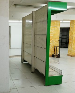 Estantería metálica 3,60 m. x 2,23 m. Urge venta