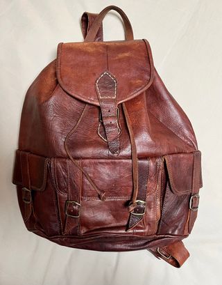 Mochila de piel marrón oscura