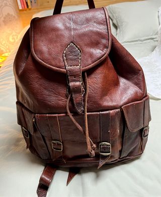 Mochila de piel marrón oscura