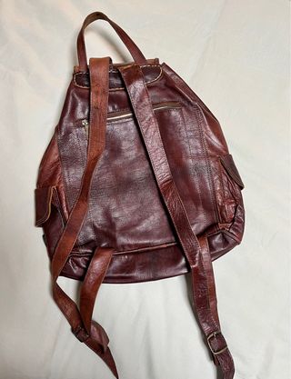 Mochila de piel marrón oscura