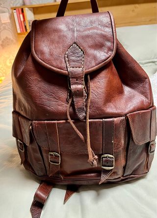 Mochila de piel marrón oscura