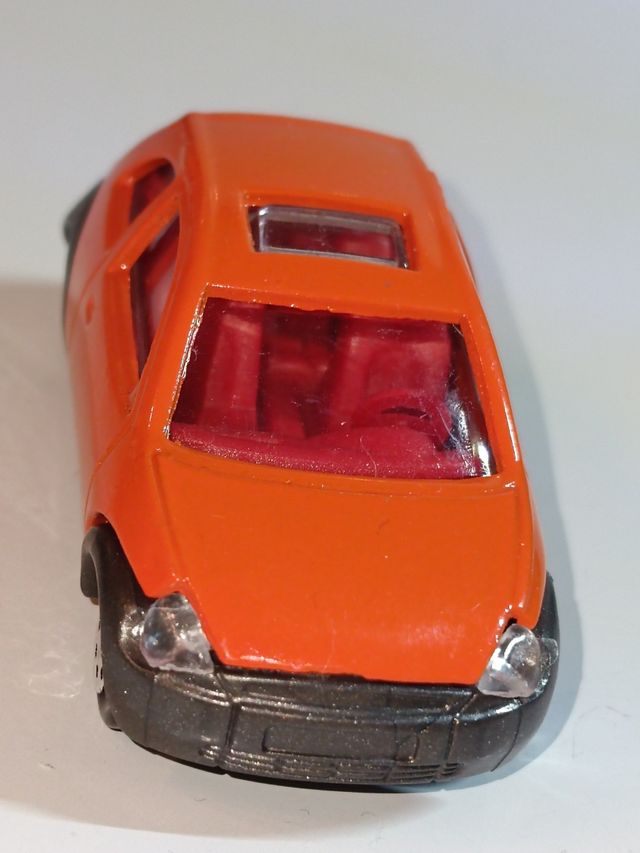 *FORD KA MK1 1/64 MAJORETTE