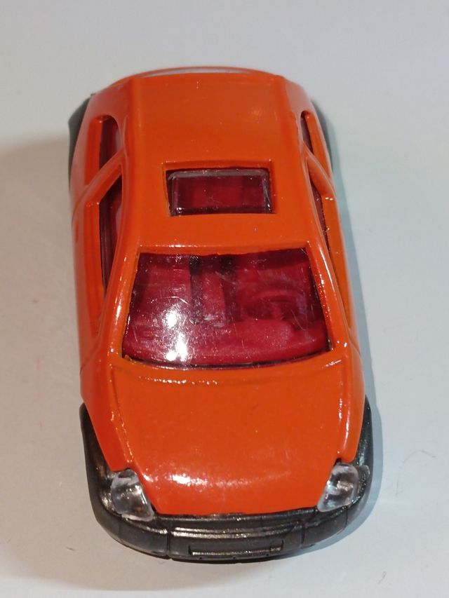 *FORD KA MK1 1/64 MAJORETTE