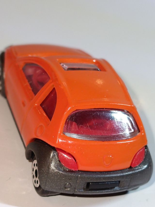 *FORD KA MK1 1/64 MAJORETTE