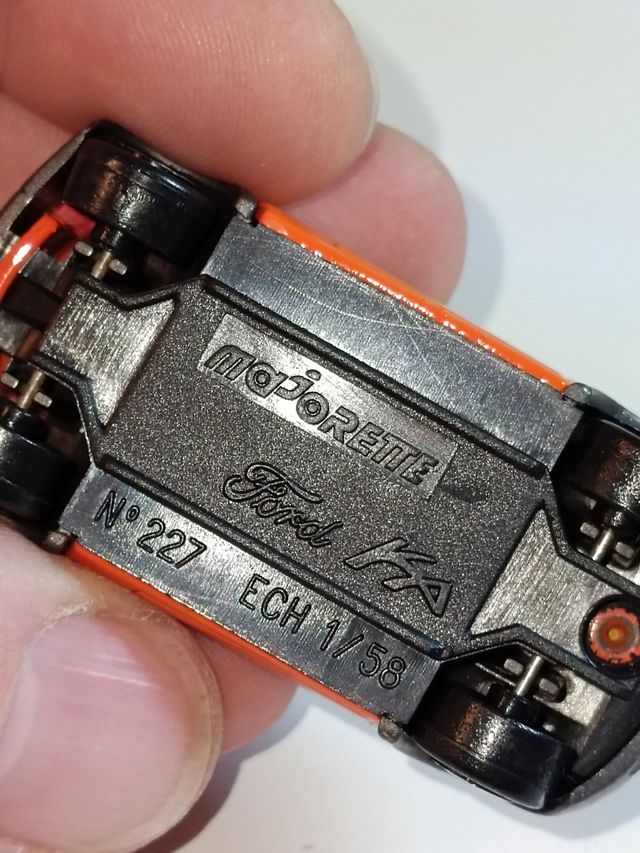*FORD KA MK1 1/64 MAJORETTE