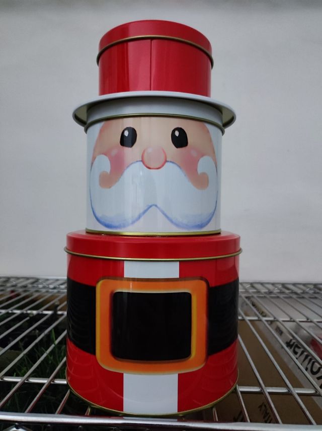 Scatole di latta natalizie