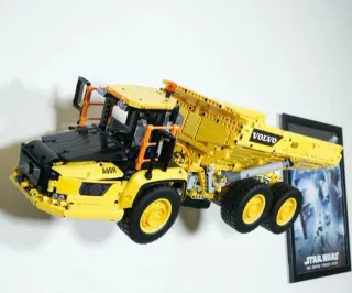 Staffa da parete per Lego Volvo 6x6