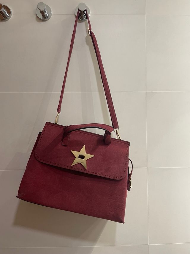 Bolso color burdeos