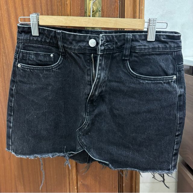 Minifalda vaquera negra de Zara