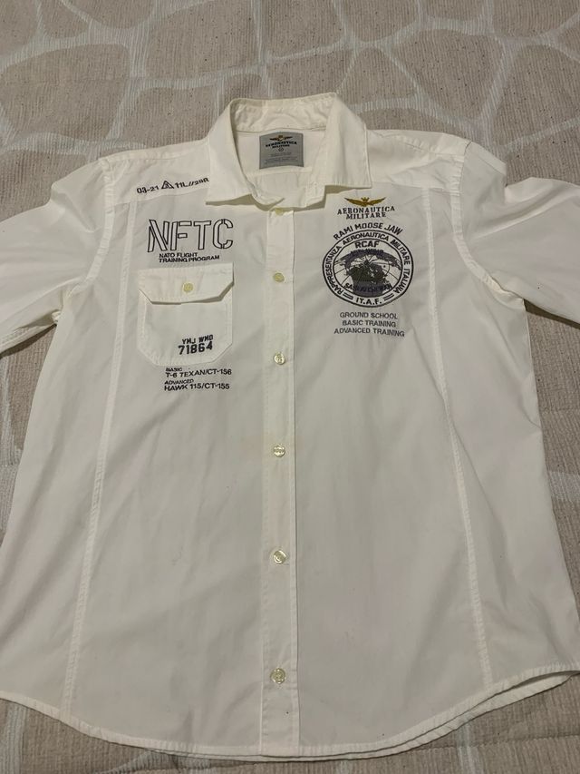 camisa blanca de Aeronautica Militare