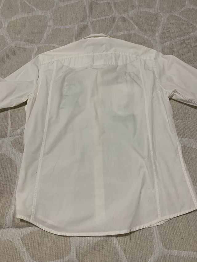 camisa blanca de Aeronautica Militare