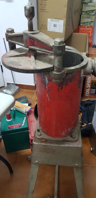 EMBUTIDORA ANTIGUA Y PICADORA DE CARNE