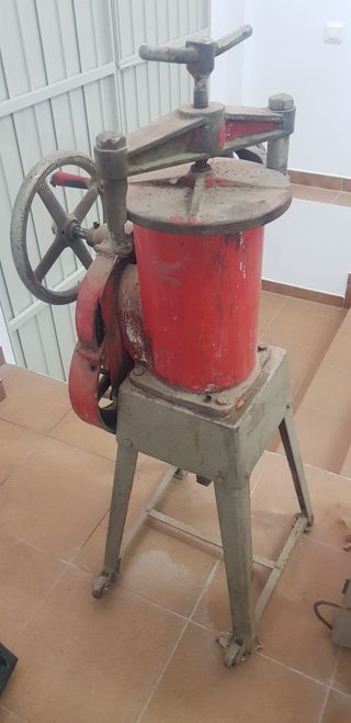 EMBUTIDORA ANTIGUA Y PICADORA DE CARNE