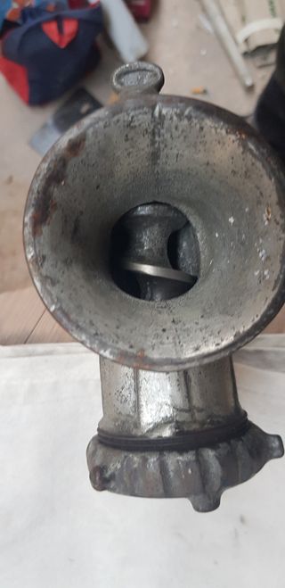 EMBUTIDORA ANTIGUA Y PICADORA DE CARNE