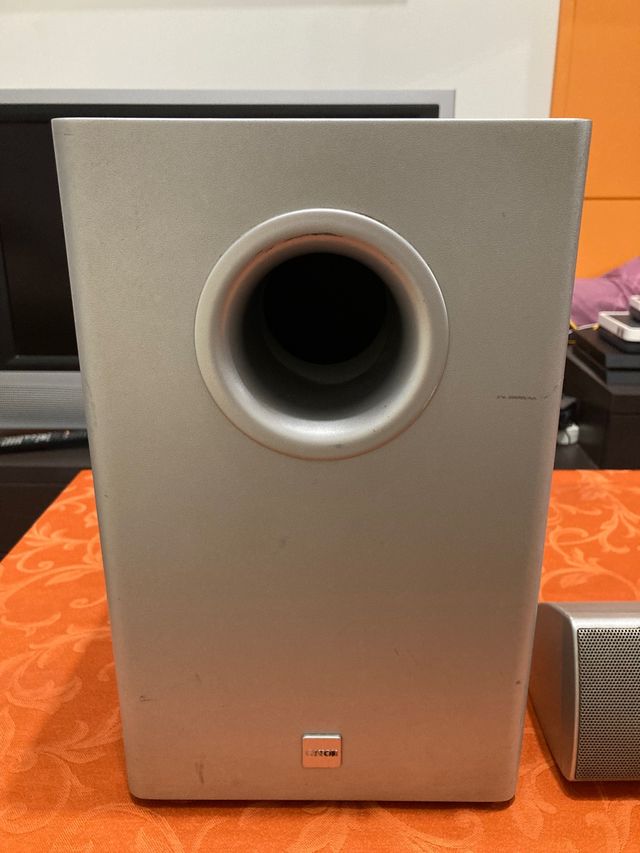 subwoofer activo y altavoces Canton AS 5