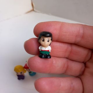 *Mini figuras squinkies