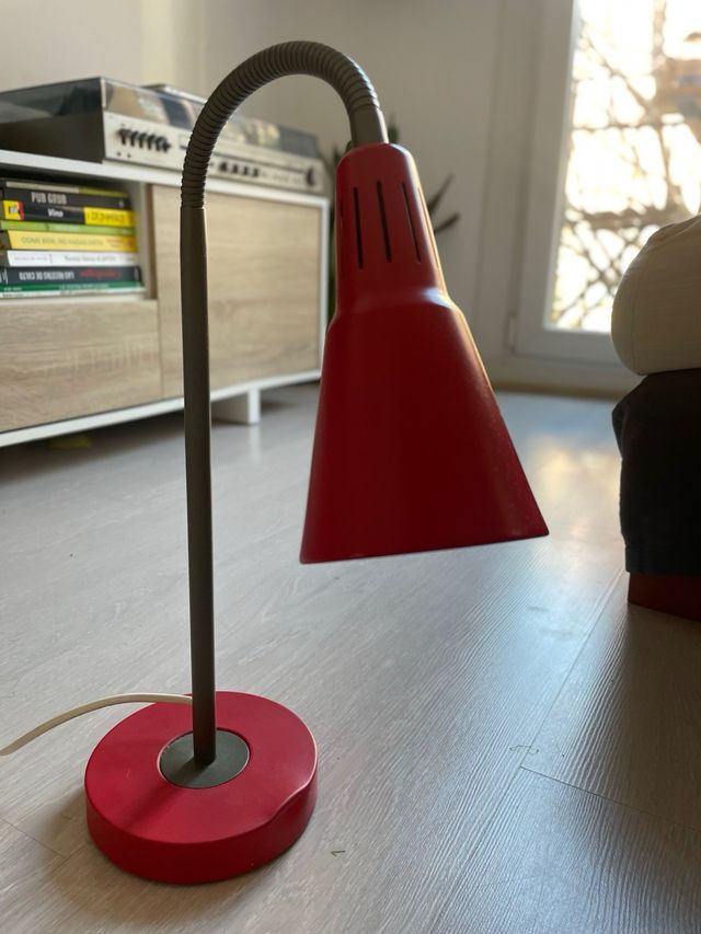 Lampara de mesa roja