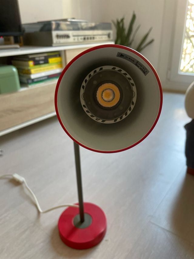 Lampara de mesa roja